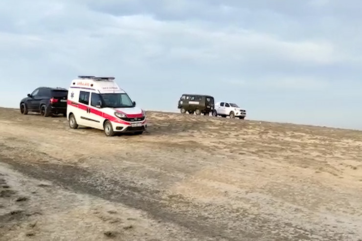 Обломки разбившегося вертолета Госпогранслужбы Азербайджана